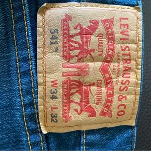 Mens Levis hardly worn. Size 34 waist 32 length. Stretch